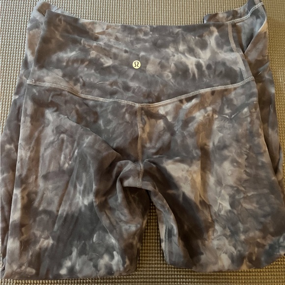 Lululemon Align leggings! Great condition!! - Picture 1 of 3